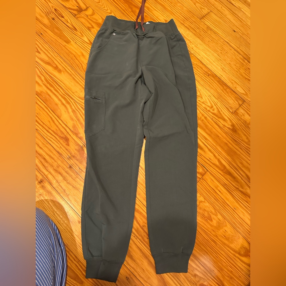 Figs Zamora high waisted scrub pants women XS green